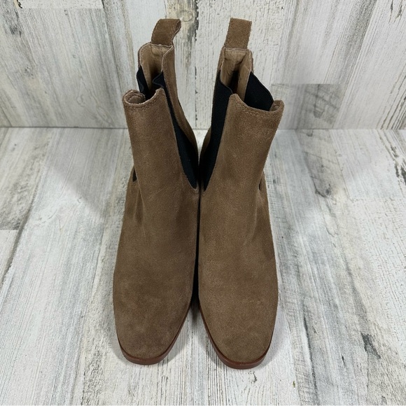 NEW Steve Madden Rhiannon Chelsea Tan Suede Block Heel Ankle Boots #252 - Picture 6 of 12